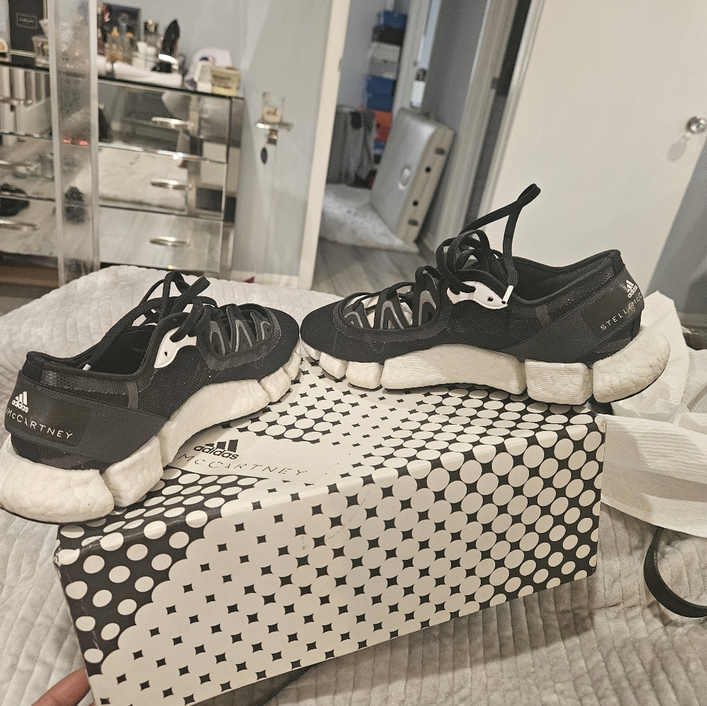Authentic sneaker woman